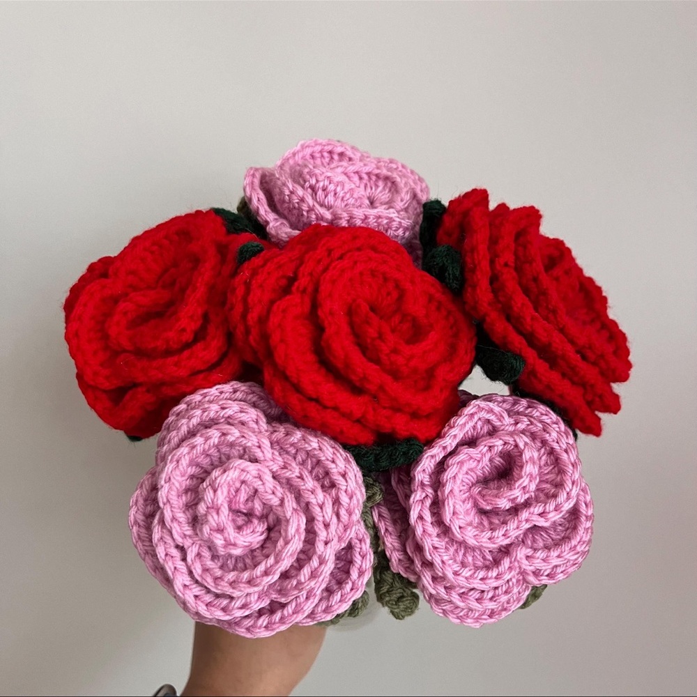 6 Handmade Crochet Roses - Picture 2 of 2